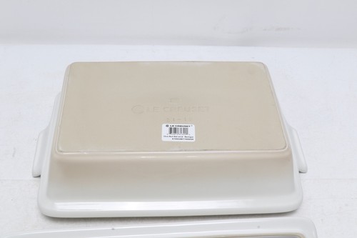 NWT Le Creuset Rectangular 33cm Casserole With Lid Meringue 3.8L - Picture 4 of 7