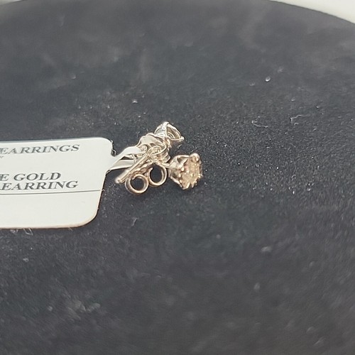 Round Stud Earrings 10k White Gold Diamond 1/8 CTTW I-J 12-13 NWT MSRP $270 - Picture 14 of 16
