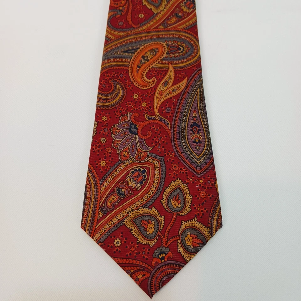 CORBATA SEDA PAISLEY TONOS ROJOS PROFUNDOS DETALLES AZULES 58"L X 3.25"W Foto 2 de 4