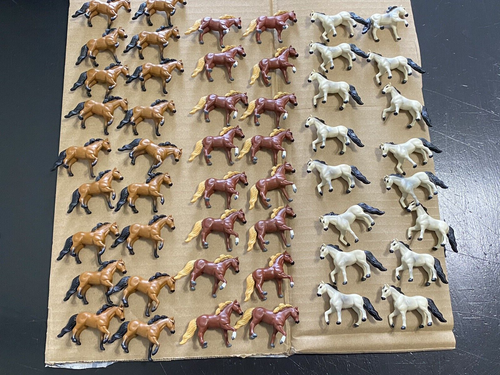 Lot of 50 Miniature Plastic Toy Horses - Picture 9 of 24