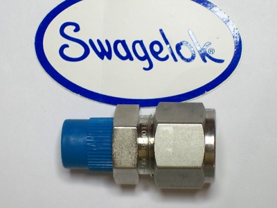 1 - Swagelok Connector Fitting, 1/2'' Tube x 1/4'' Male NPT,  SS-810-1-4