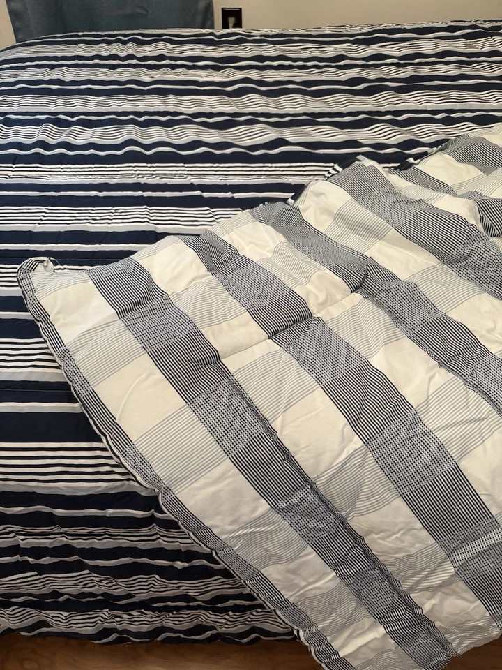 105”x95” Comforter Quilted Navy Blue & White, Striped & Checked Unbranded - Image 2 of 3