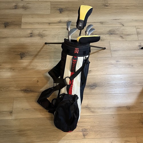 Nike TW Tiger Woods Junior 6 Club Set: SQ 4-Hybrid, SW, 5,7 9-Iron, Putter, Bag