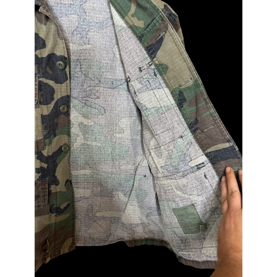 Military Camo Button Down Shirt Army 4 Pocket Front Jacket Sz: Small C10 - Image 3 of 4