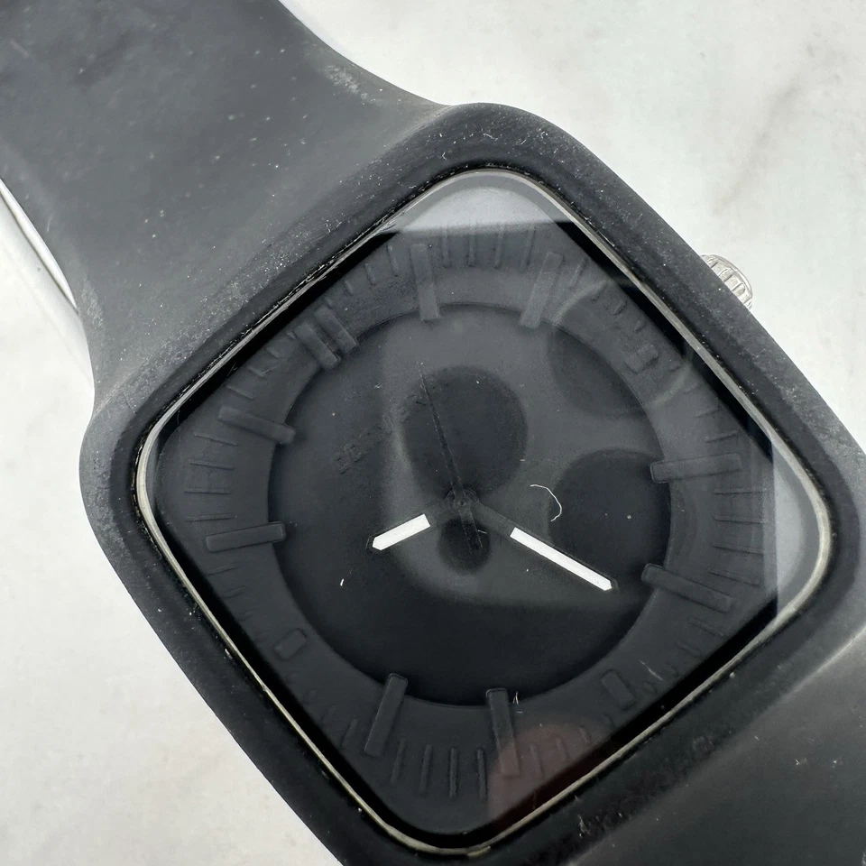 Converse VR004 Sports Watch Black 44mm Wide Silicone Strap Analog - New Battery - Image 2 of 4