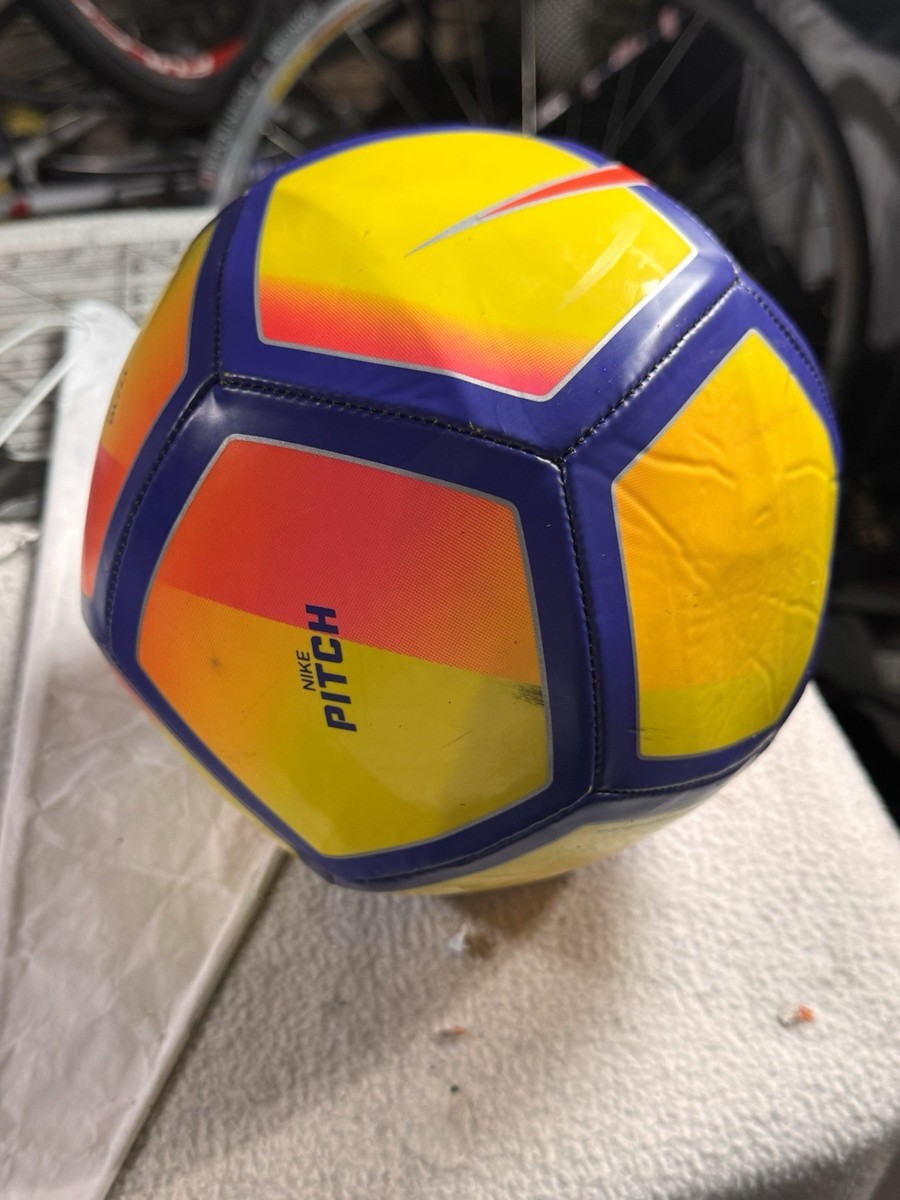 あしゅう　プレミアリーグ　16-17 サッカーボール あしゅう様専用 プレミアリーグ 16-17 サッカーボール - メルカリ
