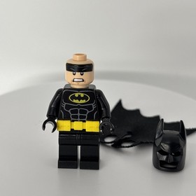 Lego Batman Type 2 head yellow utility belt spongy cape minifigure 70918 70910