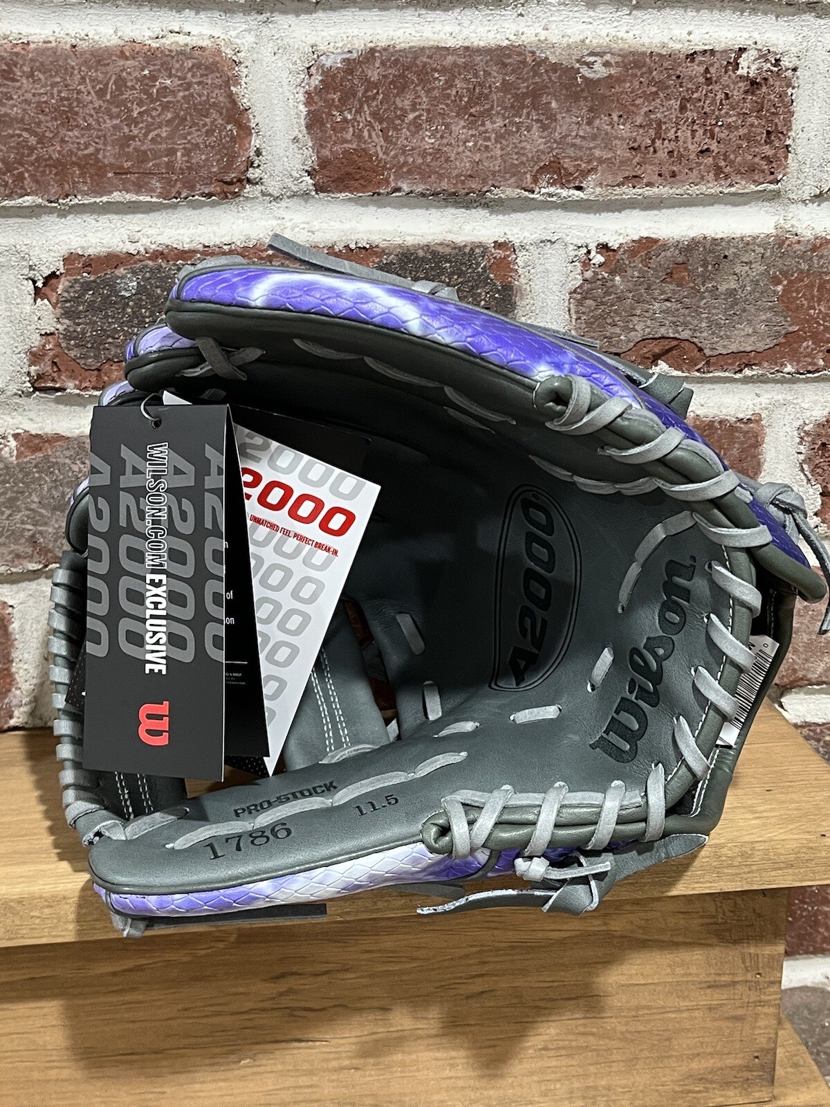 Wilson &ldquo;Lightning&rdquo; Omaha Exclusive Baseball Glove