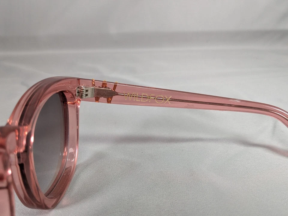 GAFAS DE SOL WILDFOX CLÁSICAS ZORRO ROSA TRANSLÚCIDO CON LENTES GRISES ESPEJADAS Foto 4 de 4