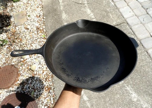 GRISWOLD Cast Iron SKILLET No.12 HEAT RING Erie PA 719A