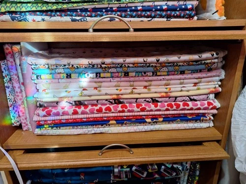Stash Builder - 16 Pcs Fat Quarter 18" x 22" U-Pick Mystery Bundle FREE SHIPPING - product listing photo