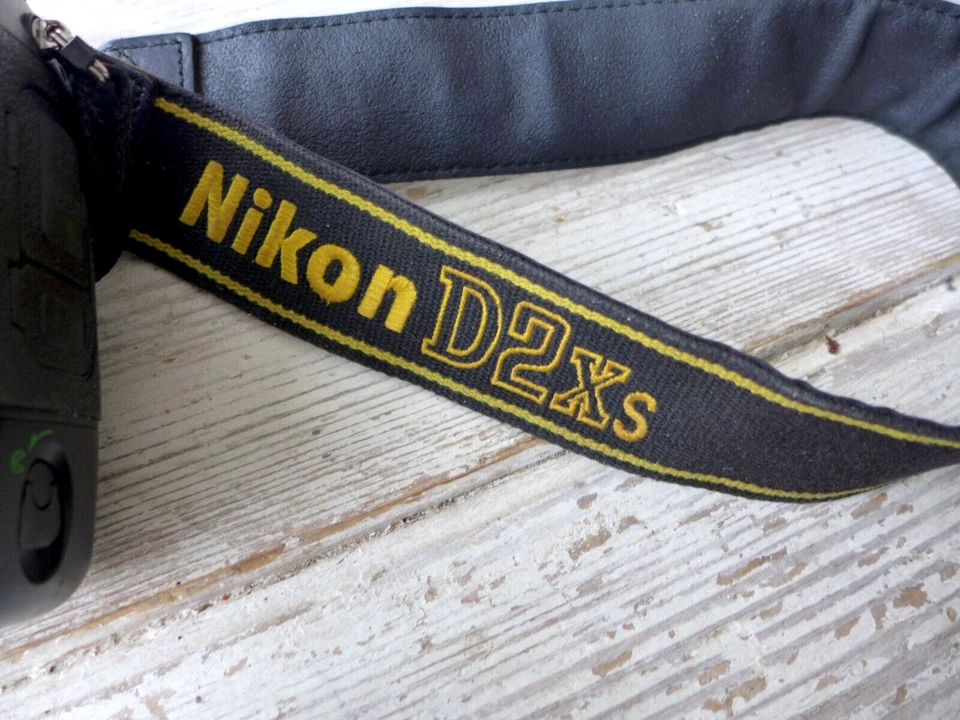 Nikon D2XS 12.4MP Battery 3 lenses Sigma 50mm Macro Fish Eye 6.5mm Tamron Zoom - Image 3 of 4