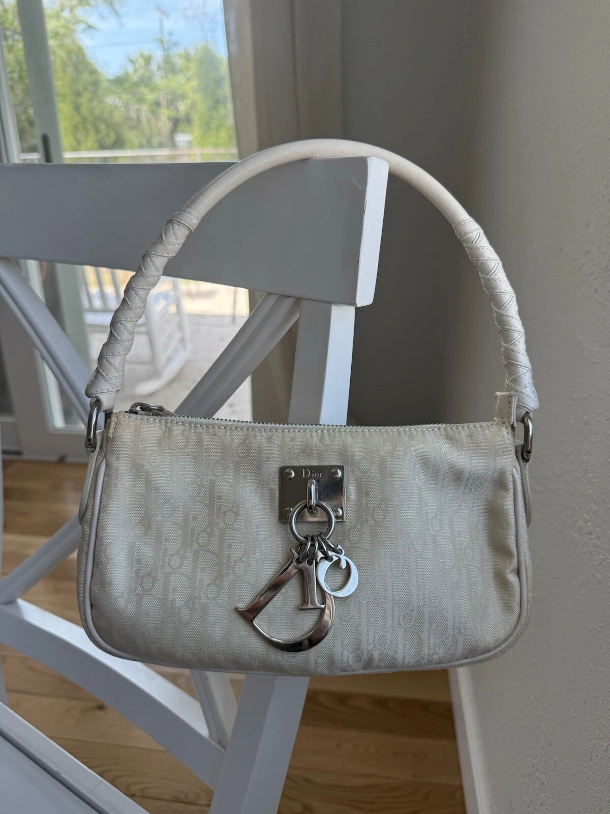 Authentique pochette trotteur crème Christian Dior vintage avec breloques logo