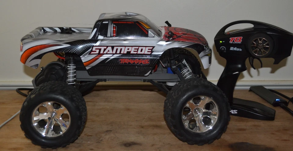 Traxxas Stampede - Edición limitada Spidyman - 2x2 XL-5 con transmisor de batería Foto 2 de 4