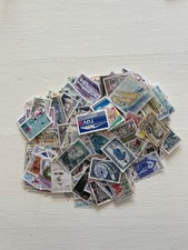 lot (1)  de 300 timbres france oblitérés de 1960 à 1999 (tous différents)