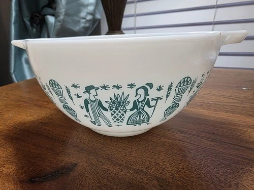 Vintage Amish Pyrex Bowl