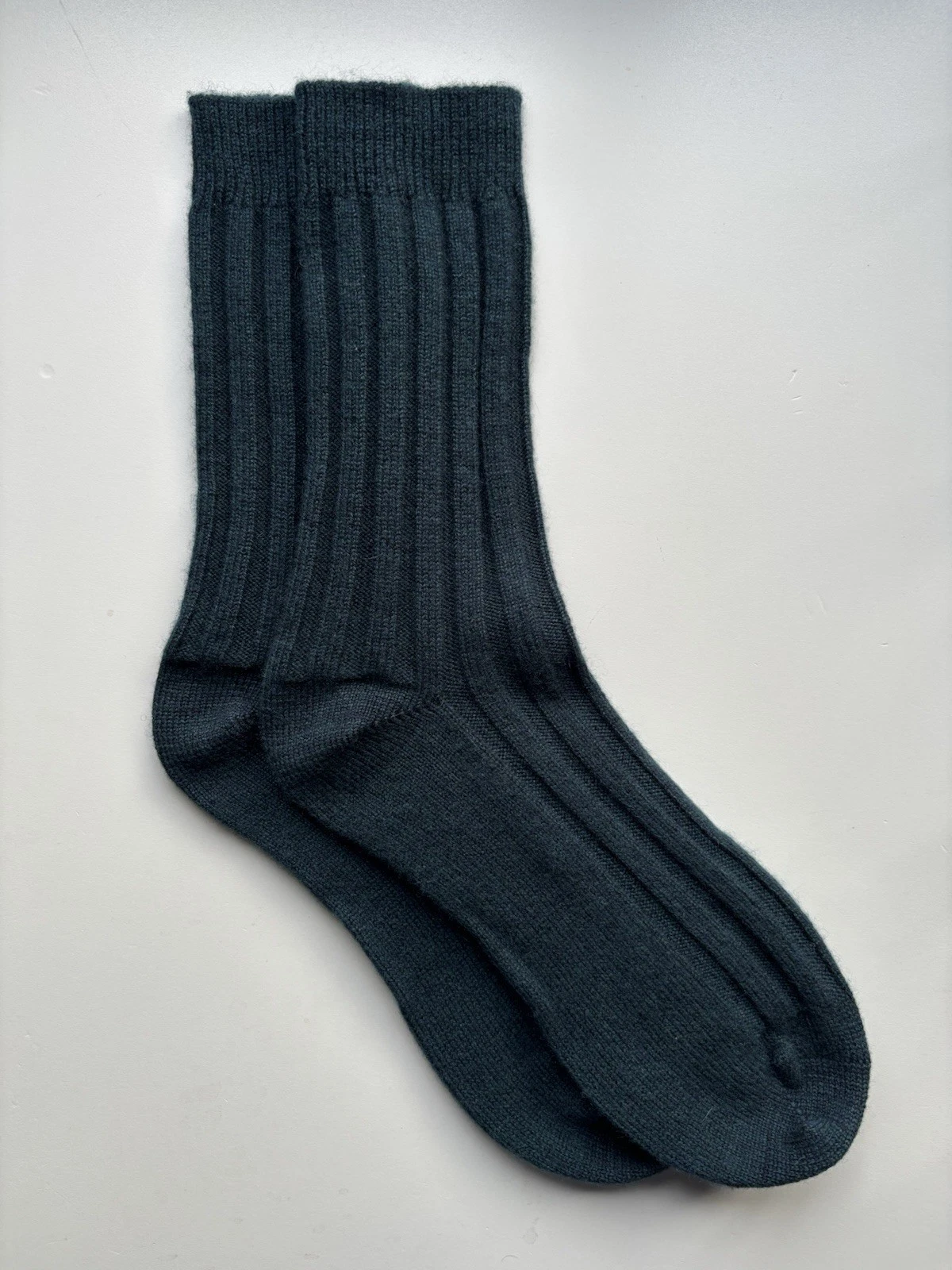100% Pure Cashmere Soft Knitted Dark Green Ribbed Mens Bed Socks Size 8-11
Opens in a new window or