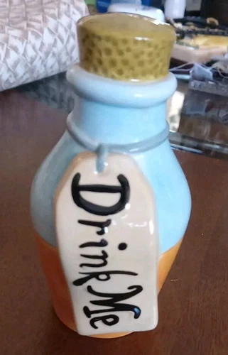 Treasure Craft Disney Alice in Wonderland Salt & Pepper Shaker Nibble Drink Me - Picture 3 of 8