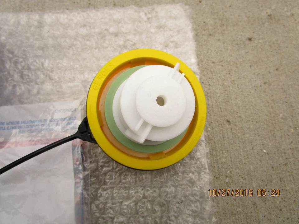 09 - 11 CHEVY HHR LS LT SS FUEL GAS TANK FILLER CAP WITH TETHER OEM NEW - Image 3 of 4