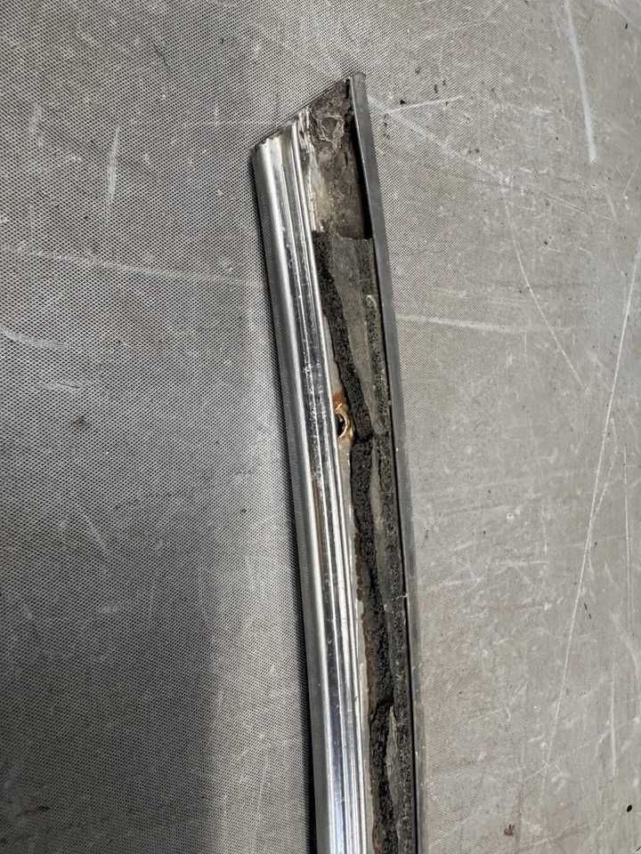 Chevy Monte Carlo Cutlass 1981-1988 1/4 pilar moldura Regal Grand Prix OEM Foto 2 de 4