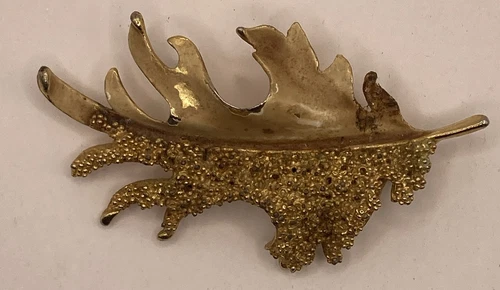 Vintage  BSK Brooch Brushed Gold Tone Leaf Pin Costume Jewelry Signed