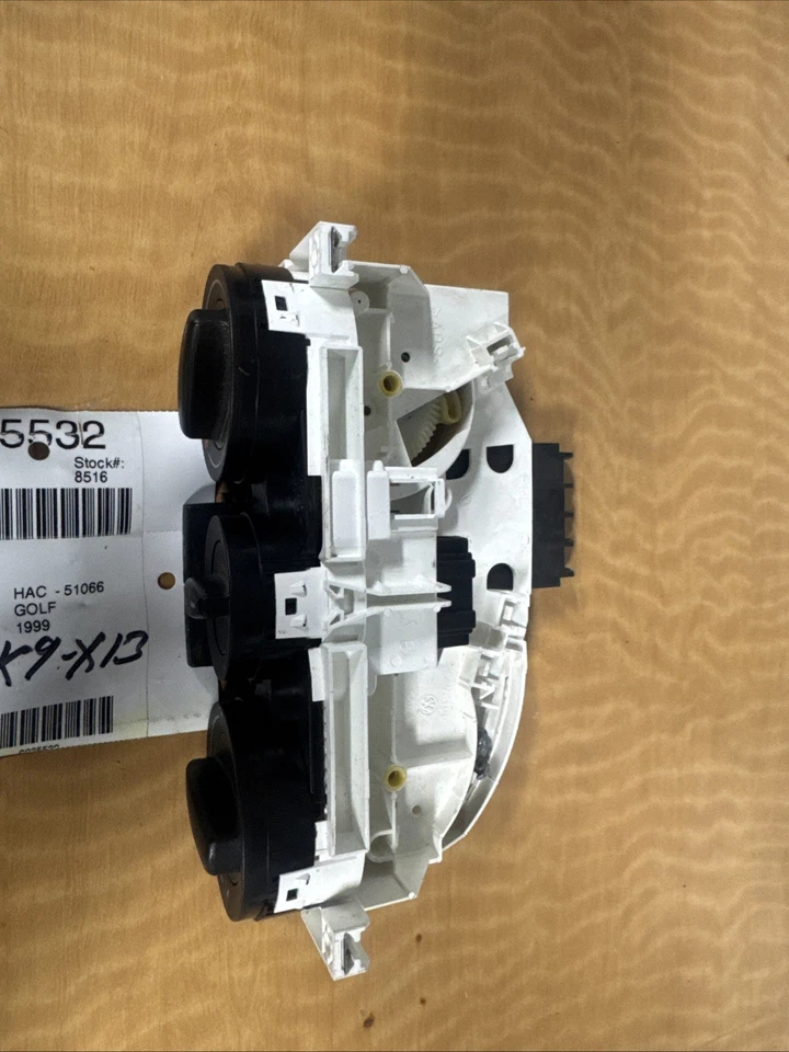 Volkswagen Golf 1999. Controle de aquecedor. Fabricante de equipamento original  - Imagem 2 de 4