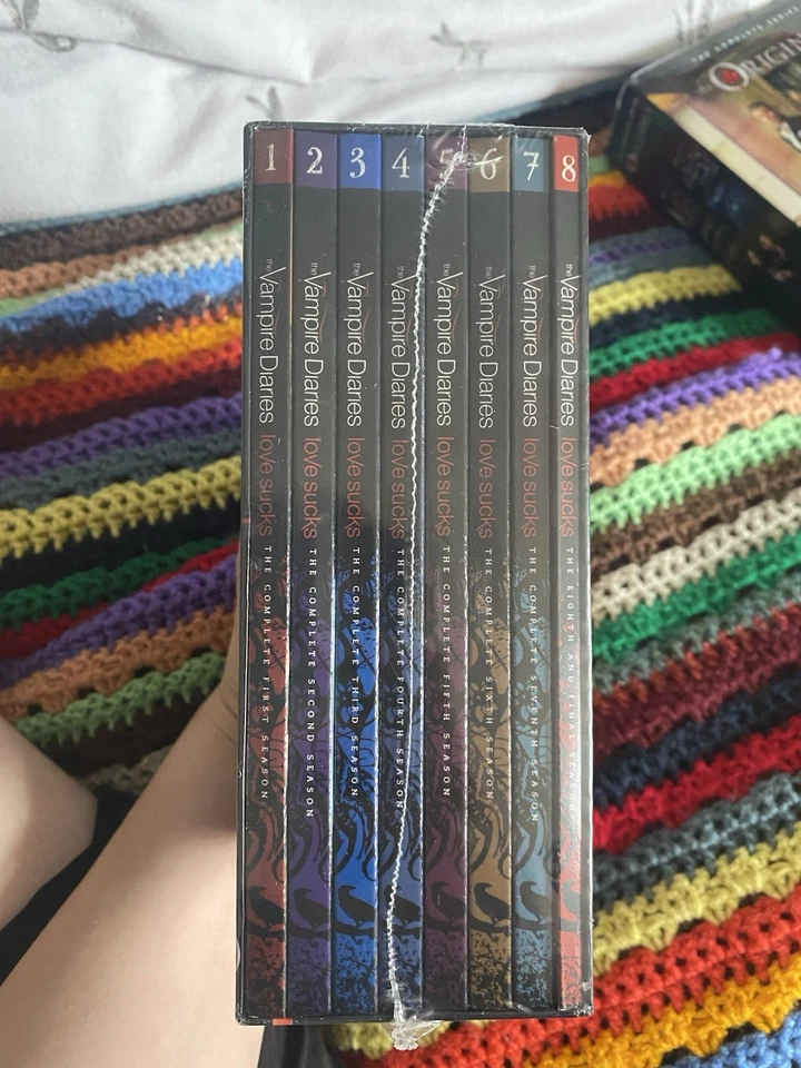 The vampire diares love sucks full series dvd SEALED - Image 3 of 3