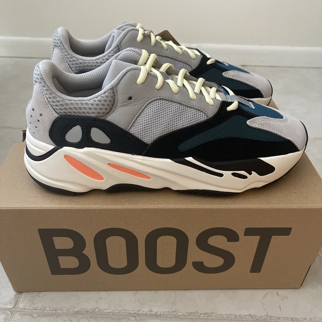 yeezy wave runner 700 size 8