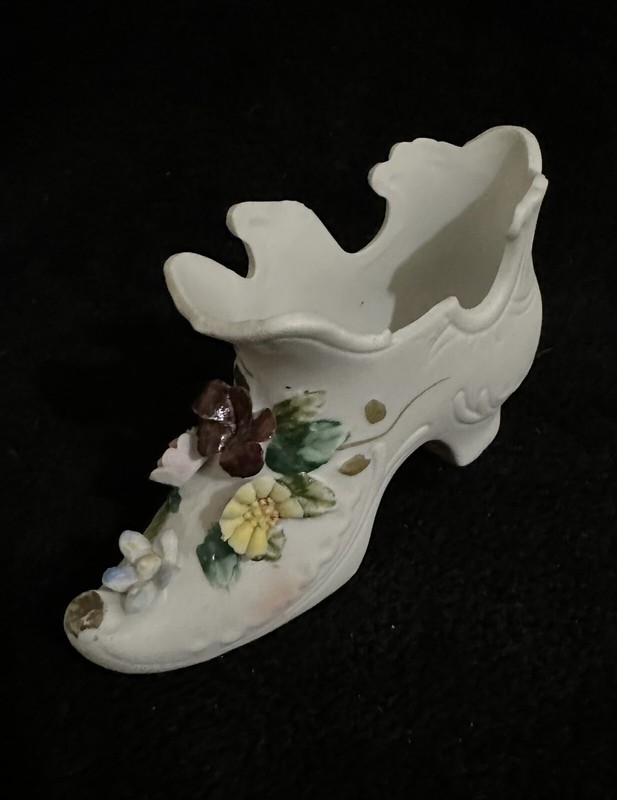 Vintage Ceramic Victorian Ankle Boot W/ Flowers (broken Piece Around Rim)