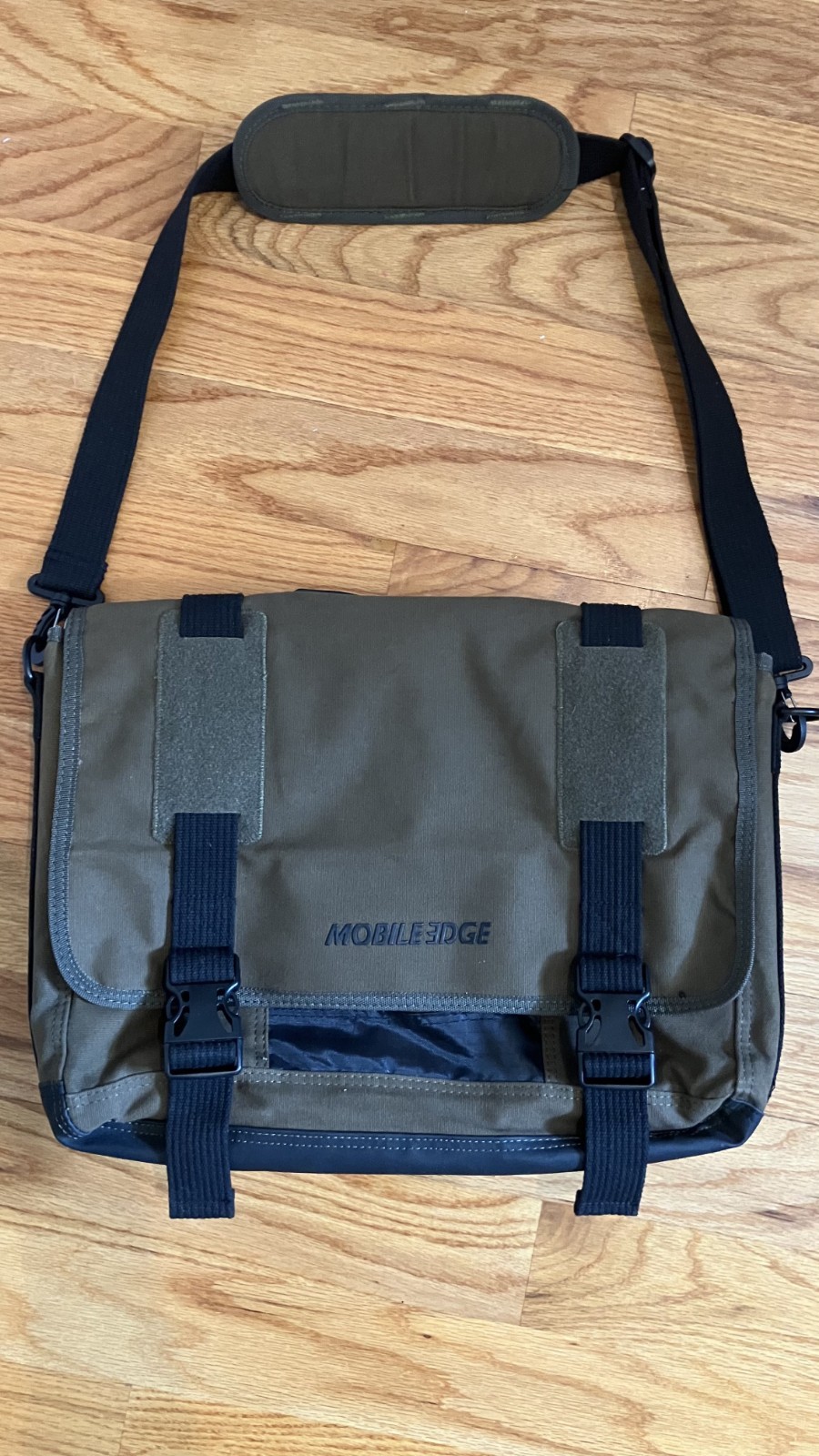 NWOT Mobile Edge Olive Brown Canvas Messenger/ Laptop /Book 