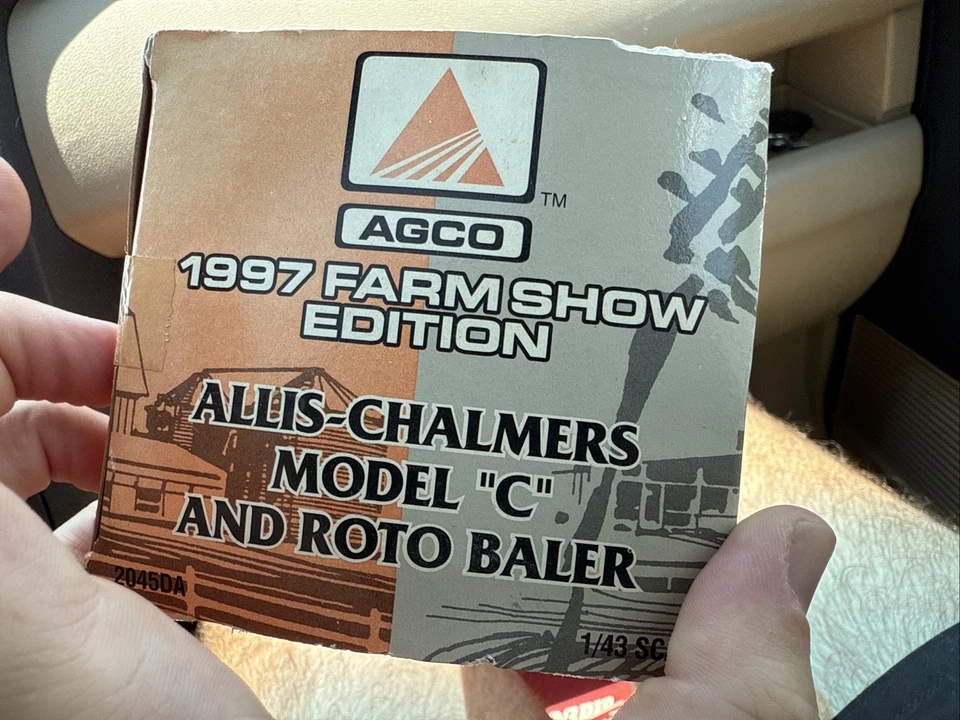 Ertl 1/43 Allis-Chalmers Model "C" and Roto Baler (1997 Farm Show Edition) - Image 3 of 4