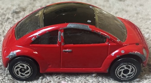 Matchbox 1995 Volkswagen VW Beetle Concept 1 Red Black Roof 1:61 Thailand - Picture 2 of 6