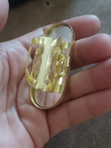 Lipstick Holder With Mirror With A Rose On Top Of Cover - Picture 4 of 5