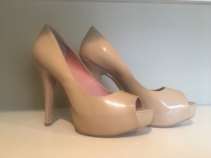 vince camuto beige pumps