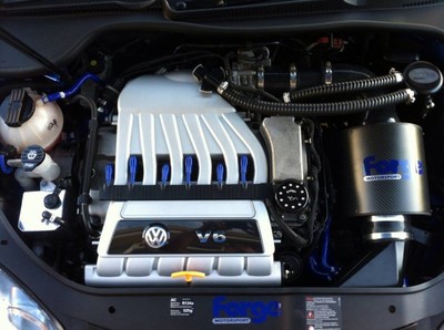 FORGE Motorsport Induktionskit für R32 Mk5 Golf FMIND5R32 rot, blau schwarz