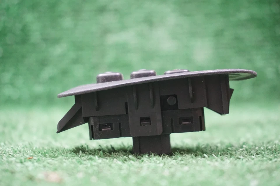 Infiniti I35 2003 interruptor de ajuste del asiento del lado del conductor izquierdo OEM Foto 2 de 4