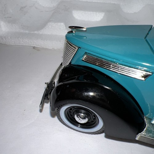 National Motor Museum Mint 1937 V-8 Club Cabriolet Golden Age of Ford Note - Picture 14 of 22