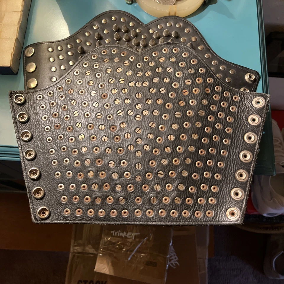 Brazaletes de brazo con tachuelas de espiga hechos a mano gótico punk negro metal años 80 Foto 2 de 2