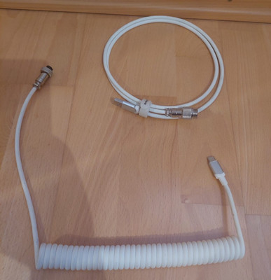  White Coiled Cable für Tastaturen ~110cm, USB-A zu USB-C, Aviator (Zweiteilig)