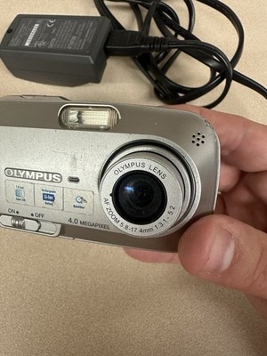 Olympus CAMEDIA D-590 Zoom 4.0 MP Digital Camera W/Battery works