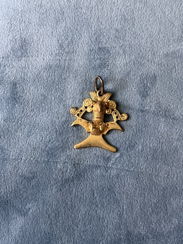 Costa Rica Diquis culture Tumbaga (reproduction in base metal) Condor pendant