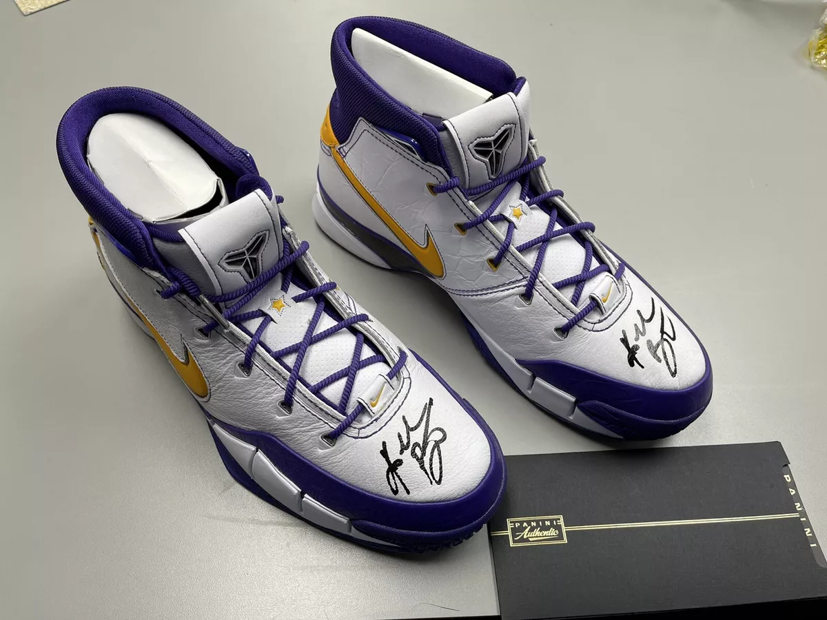 Kobe Bryant signed NIKE KOBE 1 PROTRO