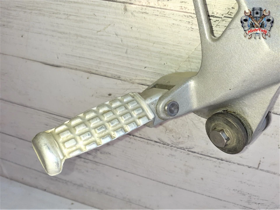 SUPPORT CALE PIED ARRIERE DROIT TRIUMPH 955i SPRINT de 1999 à 2004 - réf : 71 - Photo 4/4