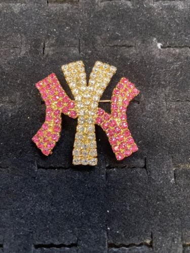 New York Pin Gold  Back Made With Pink & Clear Swarovski Stones C - Picture 1 of 4