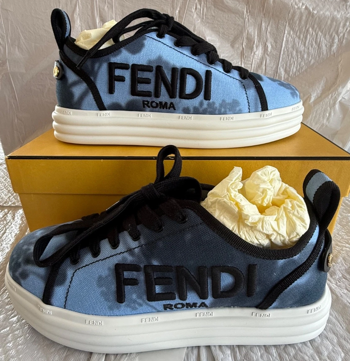 Sneaker basse FENDI Hortensia floreale blu tinta cravatta 36 5 EU US 6 5 8E8119