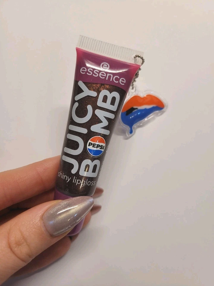 Essence Juicy Bomb Pepsi Cola Edition „Pepsi Bomb“ mit süßem Pepsi Logo Anhänger - Image 2 of 2