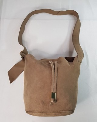 HOBO SCHULTERTASCHE MANGO BEIGE WILDLEDER MIT KORDELZUG BREITER LEDERRIEMEN