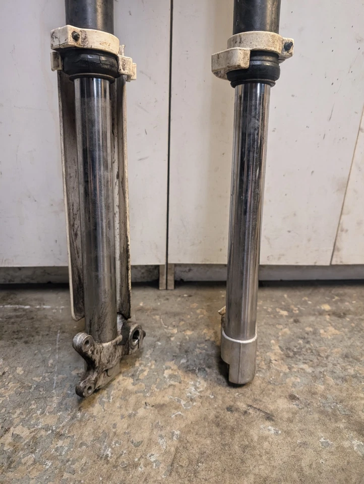 ✅ JUEGO HORQUILLAS DELANTERAS DERECHA IZQUIERDA Y TRIPLE ÁRBOL KTM 250 1991 OEM Foto 4 de 4