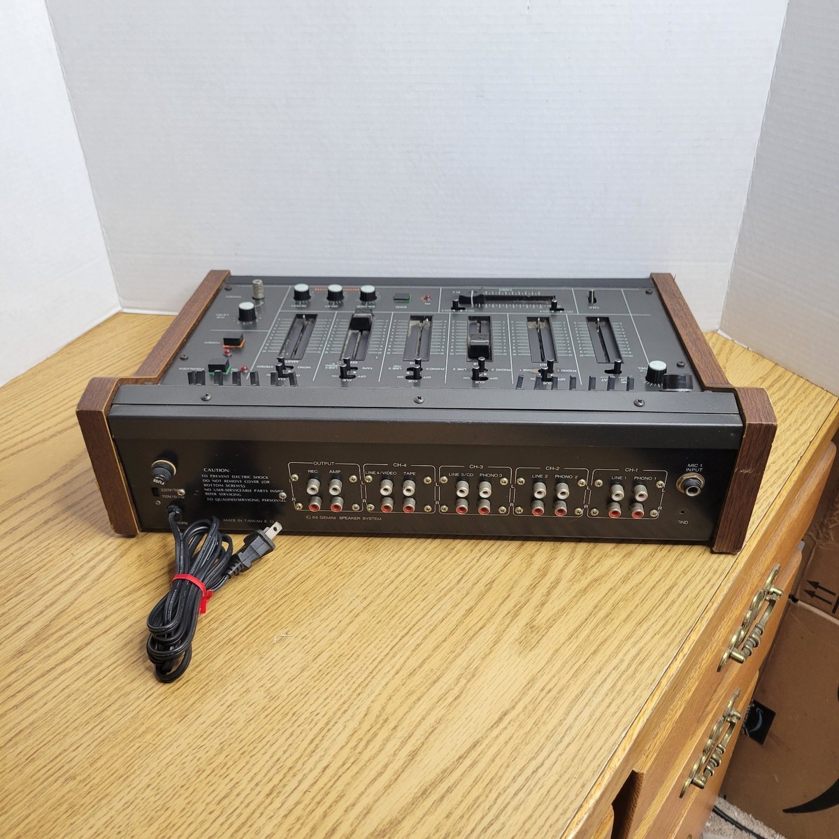 Gemini MX-8200 with Echo Stereo Mixer Equalizer Vintage Pro DJ