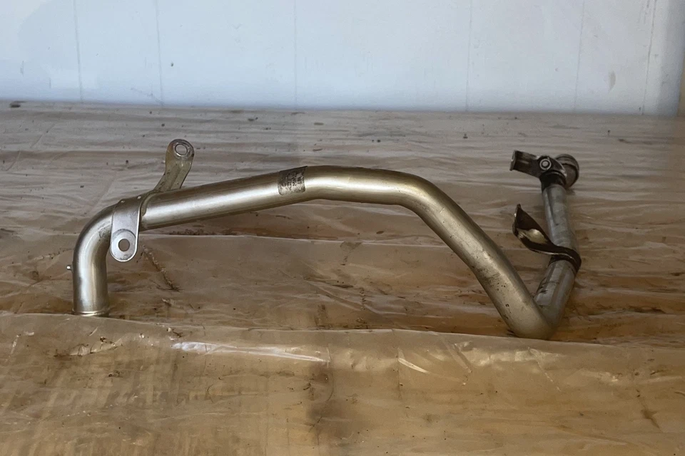 Tubo cruzado de recirculación de gases de escape Audi A4 2002-2005 Foto 4 de 4